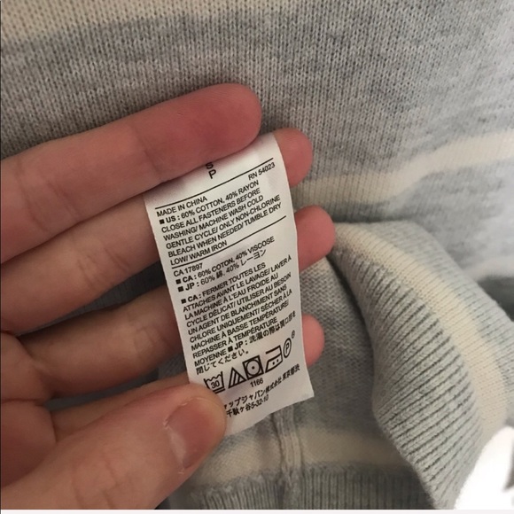 Banana Republic Factory - Gray & Cream Sweater - Picture 4 of 6
